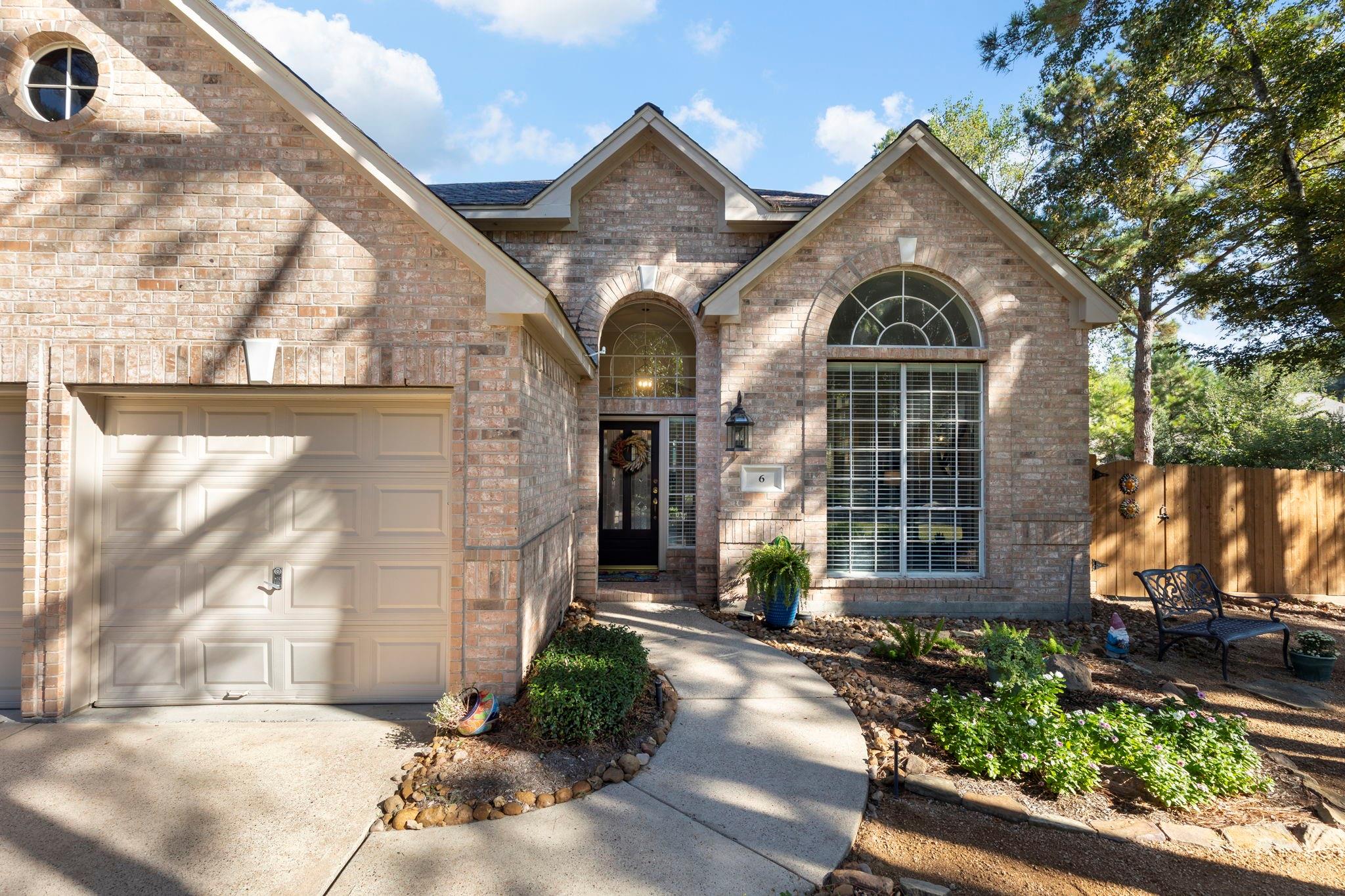 6 Tethered Vine Place