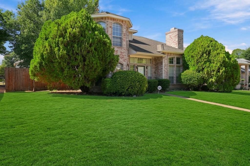 828 Twin Creek Drive
