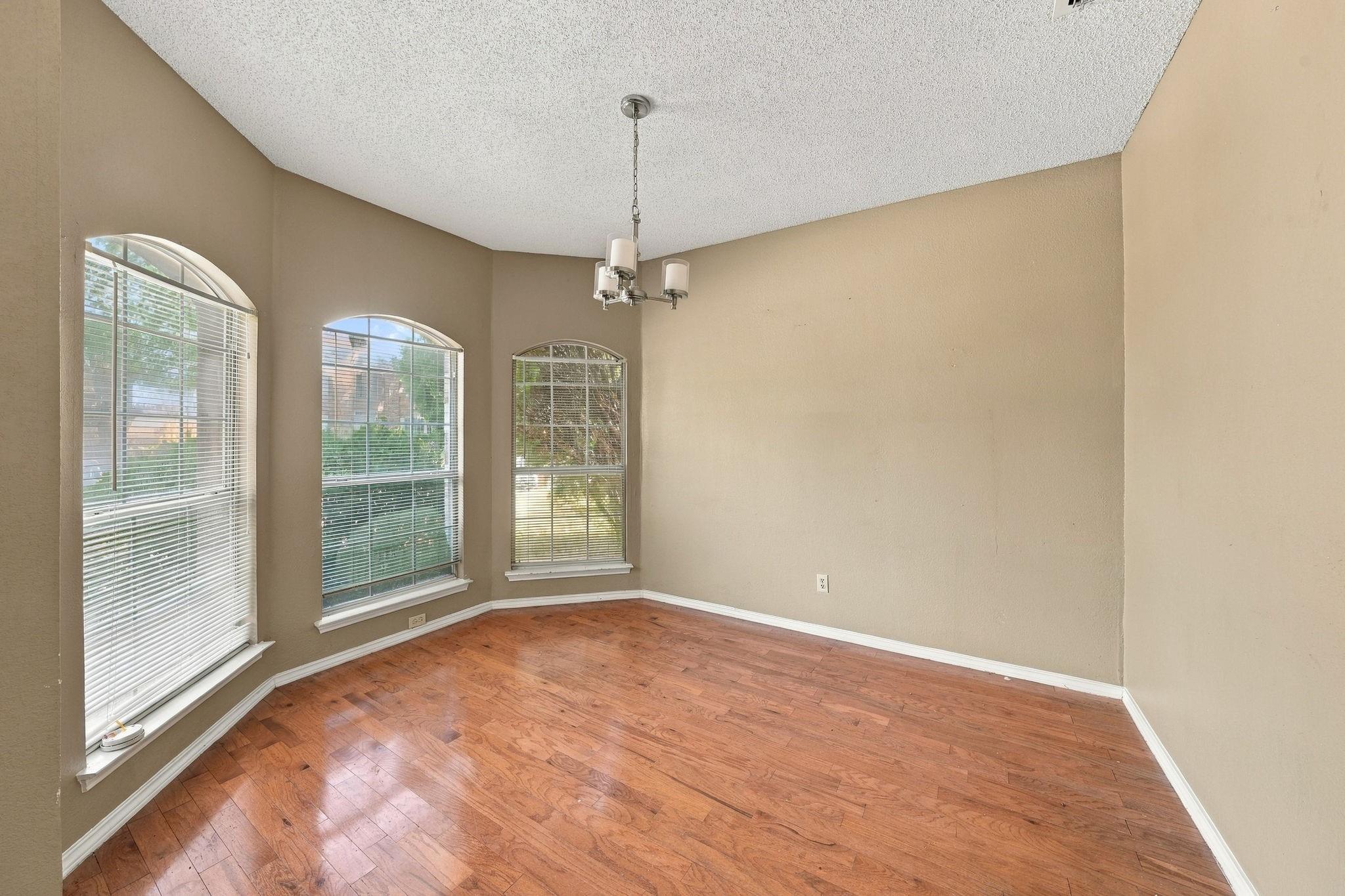 828 Twin Creek Drive
