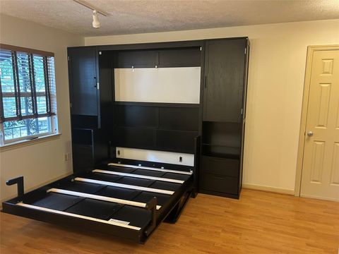 Apartment For Rent - 1324 Cortlandt Street #1<br/> Houston, TX 77008