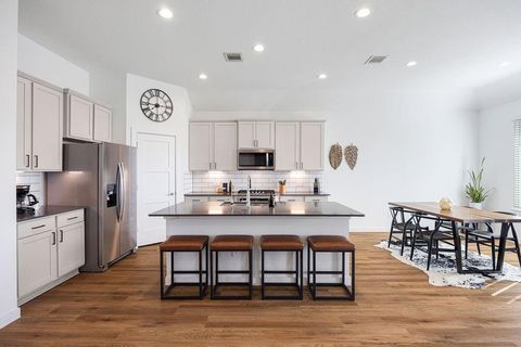 Photo of 116 Solana Point Drive, Katy, TX 77493 (MLS # 69887146)