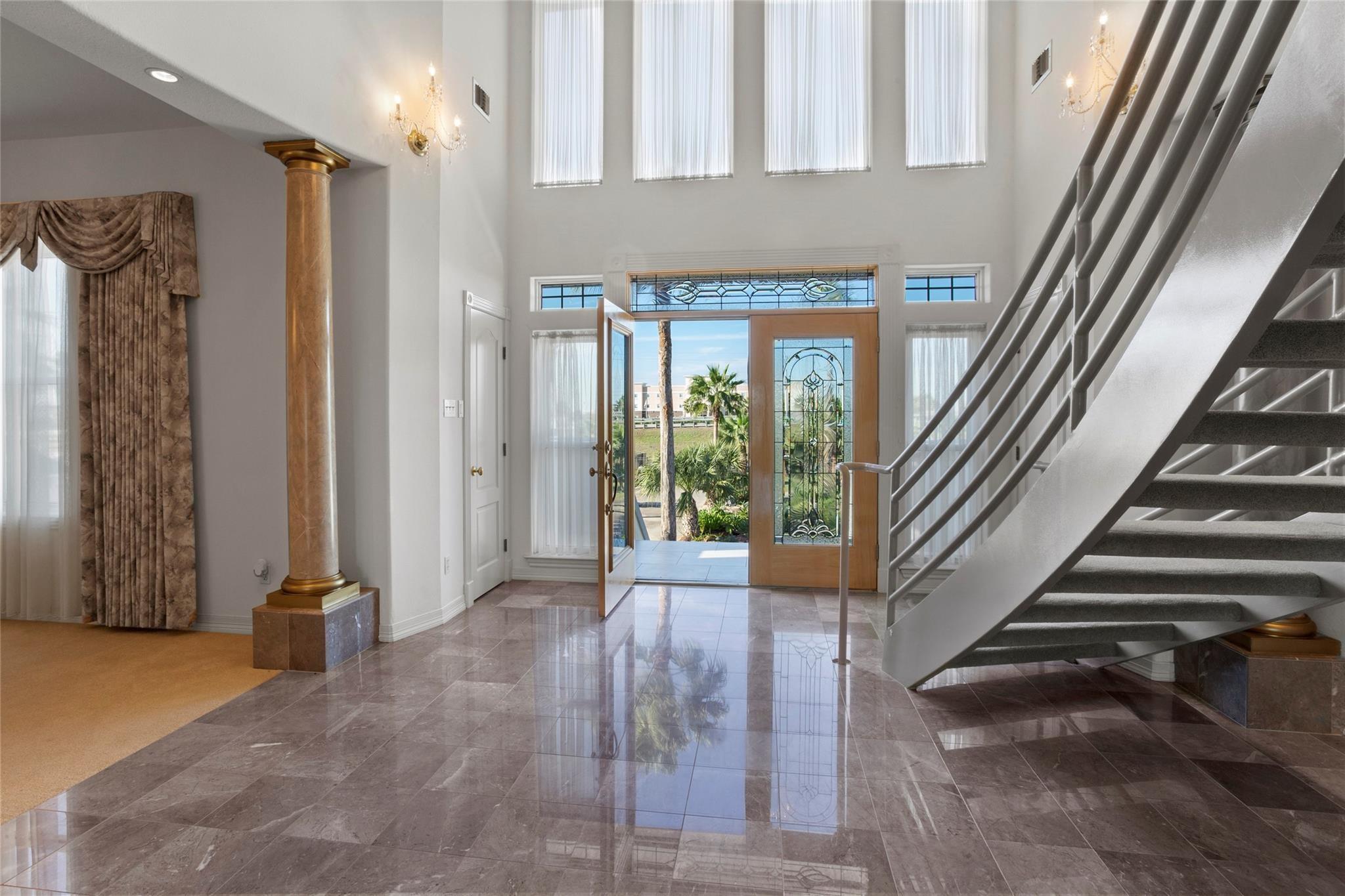 7123 Broadway Street