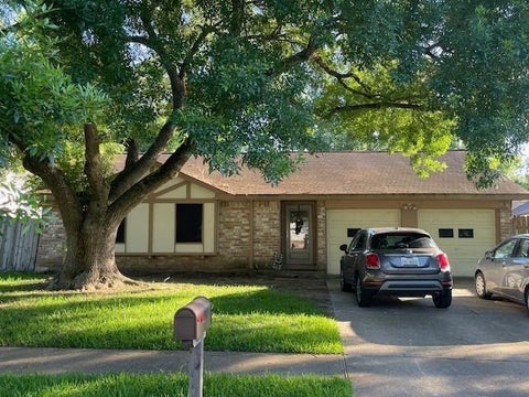 Photo of 16126 Tibet Road, Friendswood, TX 77546 (MLS # 59898629)