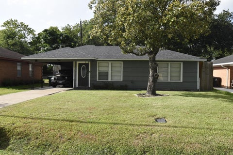 Photo of 715 E 43rd Street, Houston, TX 77022 (MLS # 32562666)