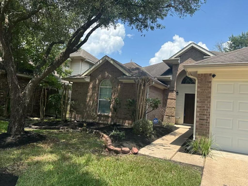 Photo of 13714 Brighton Park Drive, Houston, TX 77044 (MLS # 71138106)