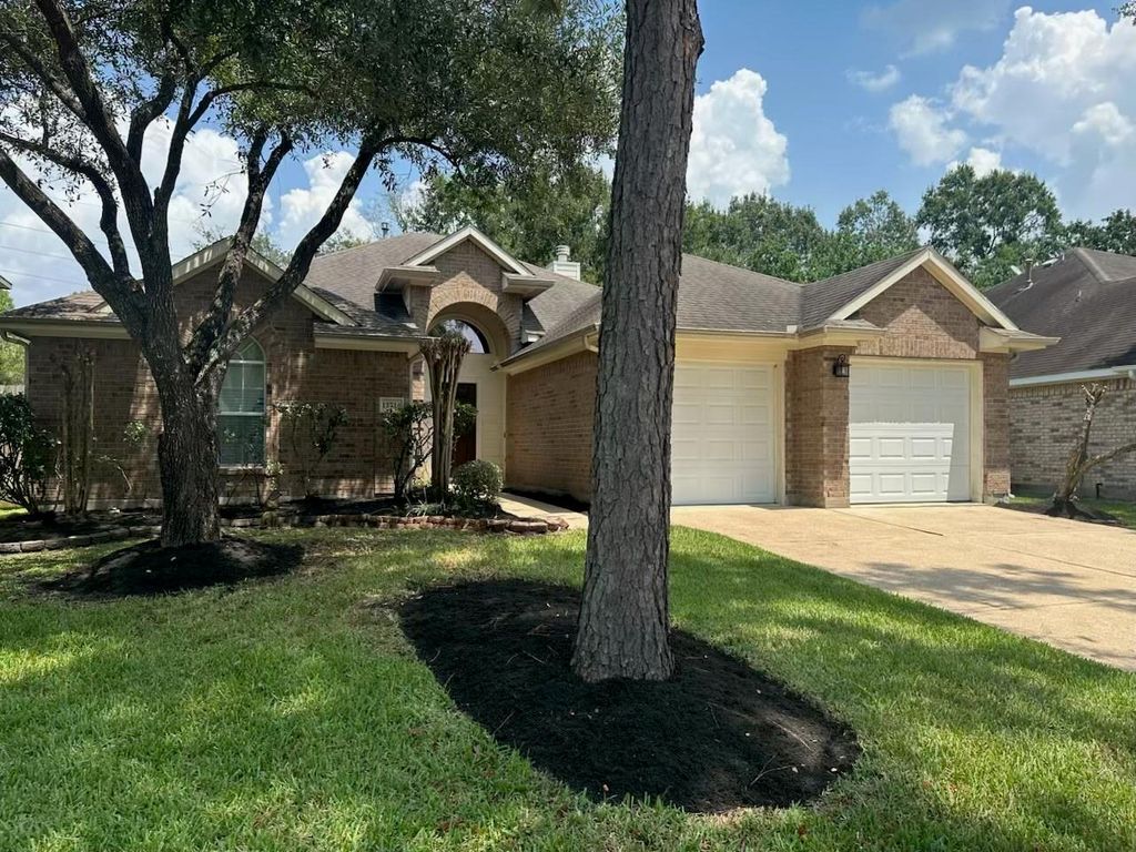 Photo of 13714 Brighton Park Drive, Houston, TX 77044 (MLS # 71138106)