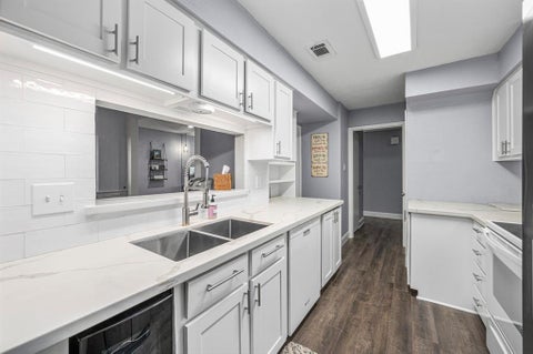 Photo of 1371 Country Place Drive, Houston, TX 77079 (MLS # 19013173)