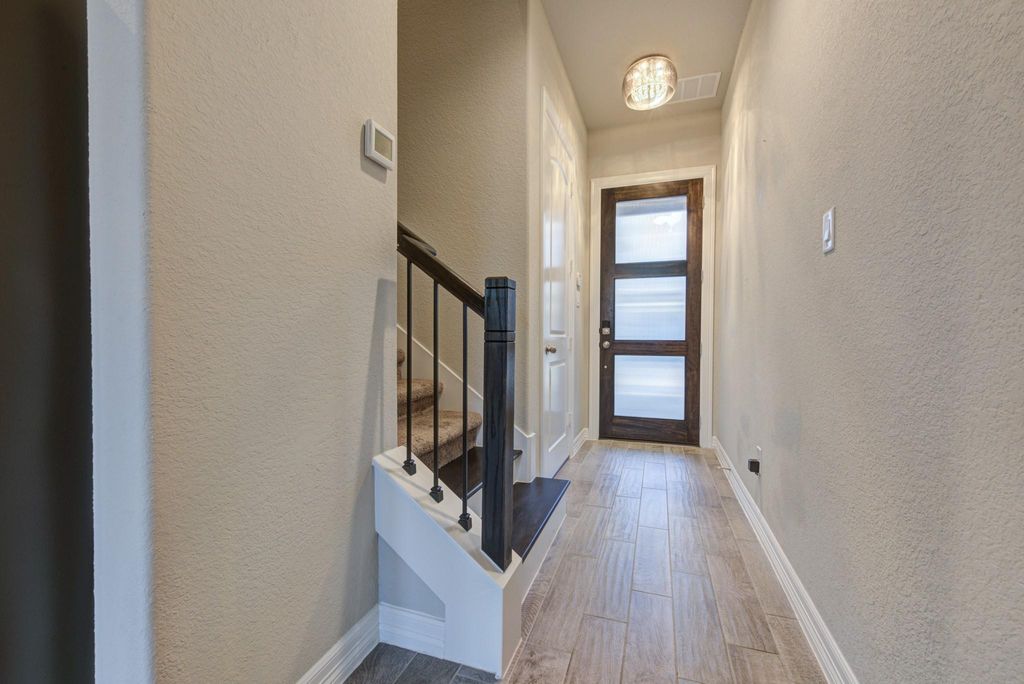 Photo of 11010 Crescent Light Way, Houston, TX 77043 (MLS # 89428437)