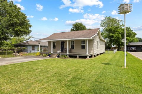 Photo of 709 Dallas Street, Port Neches, TX 77651 (MLS # 60515893)