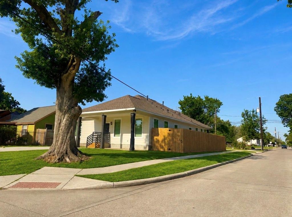 Photo of 623 Munger Street, Pasadena, TX 77506 (MLS # 42813777)