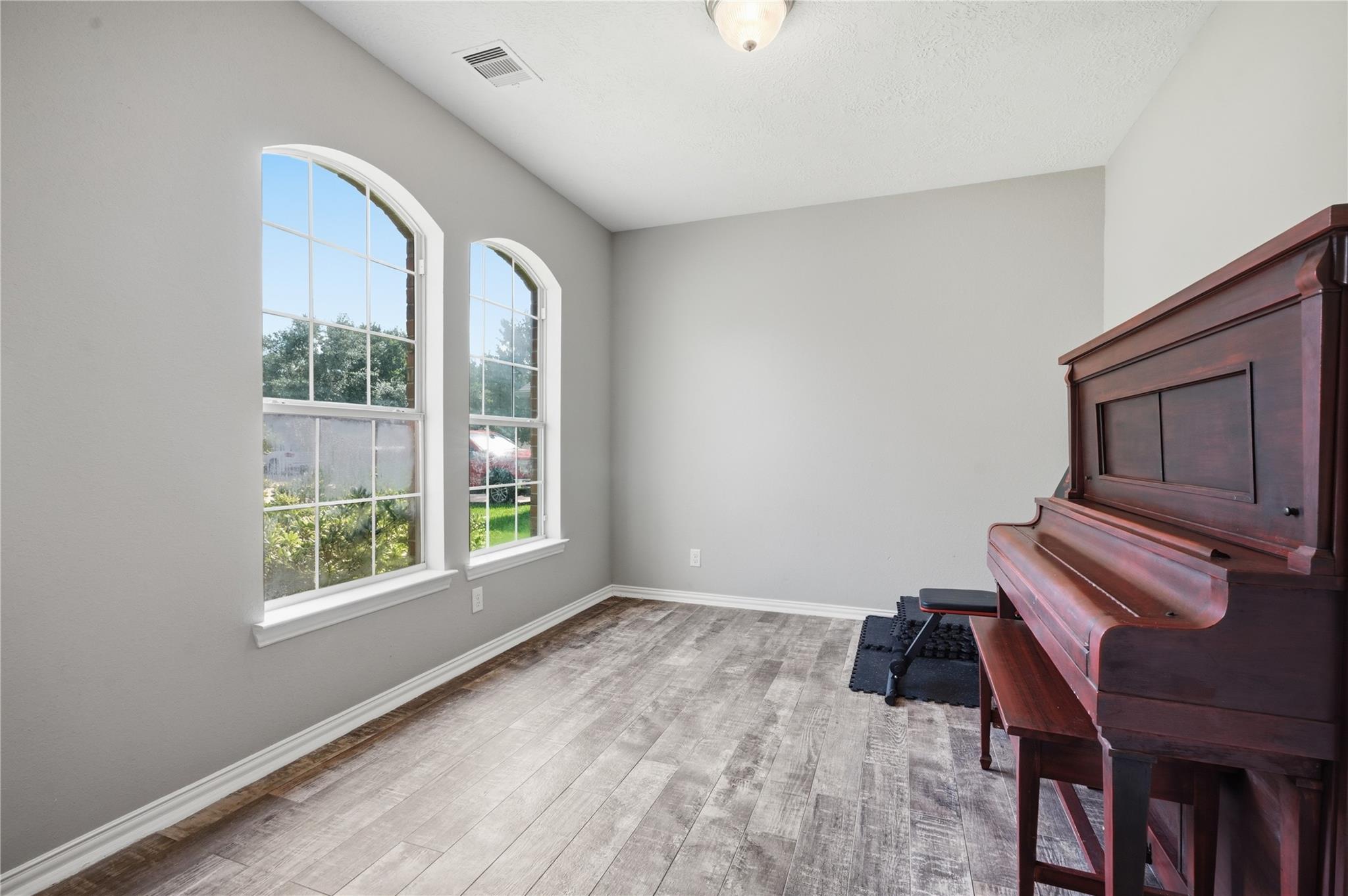 9114 Creekside Court
