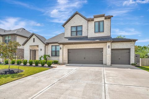 Photo of 98 Dorado Drive, Friendswood, TX 77546 (MLS # 76460199)