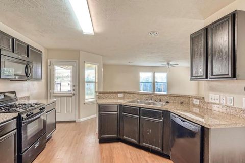 Photo of 1111 Watson Crossing Way, Houston, TX 77067 (MLS # 40433289)