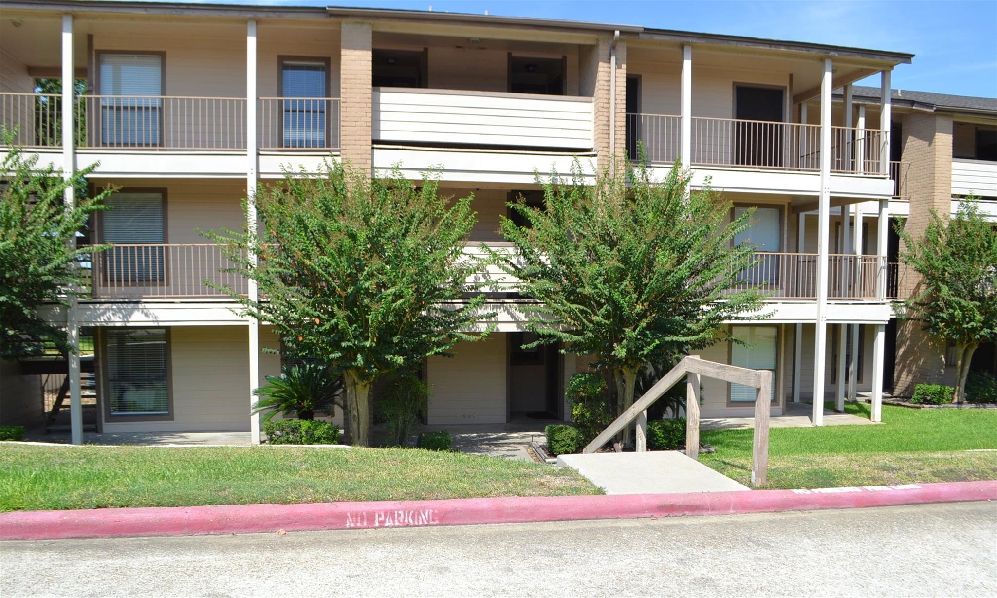 102 Lakeview Terrace D