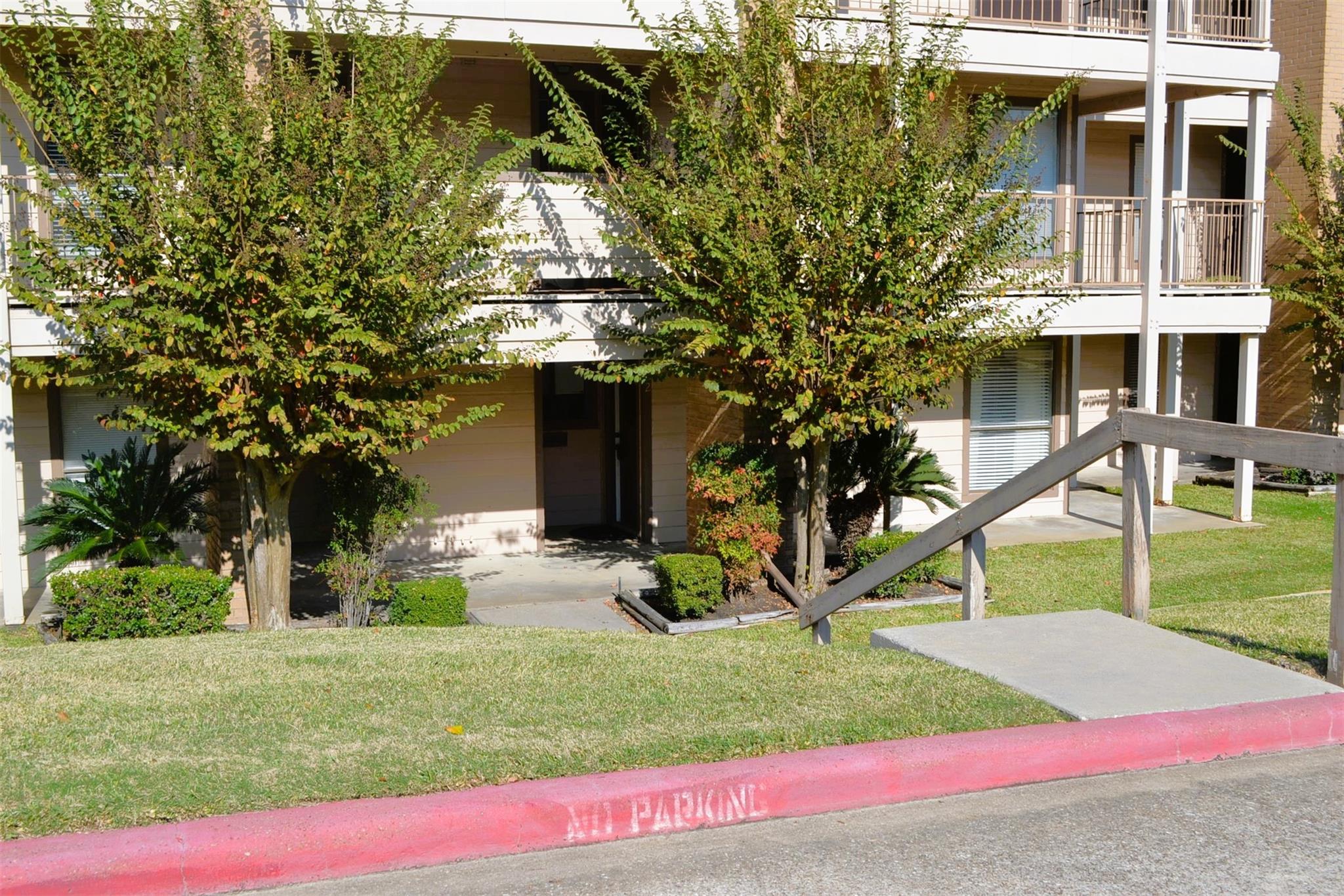 102 Lakeview Terrace D