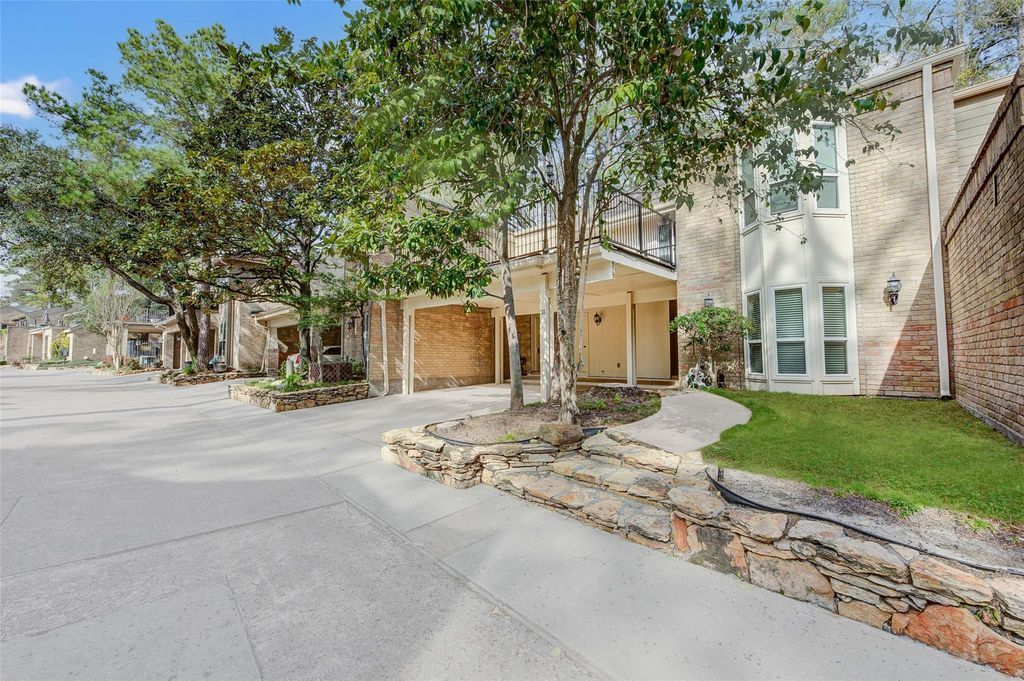 Photo of 201 Vanderpool Lane #31, Houston, TX 77024 (MLS # 74702283)