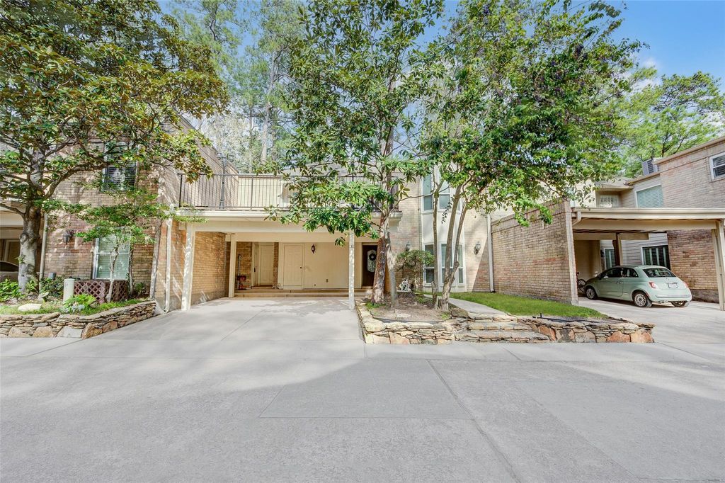 Photo of 201 Vanderpool Lane #31, Houston, TX 77024 (MLS # 74702283)