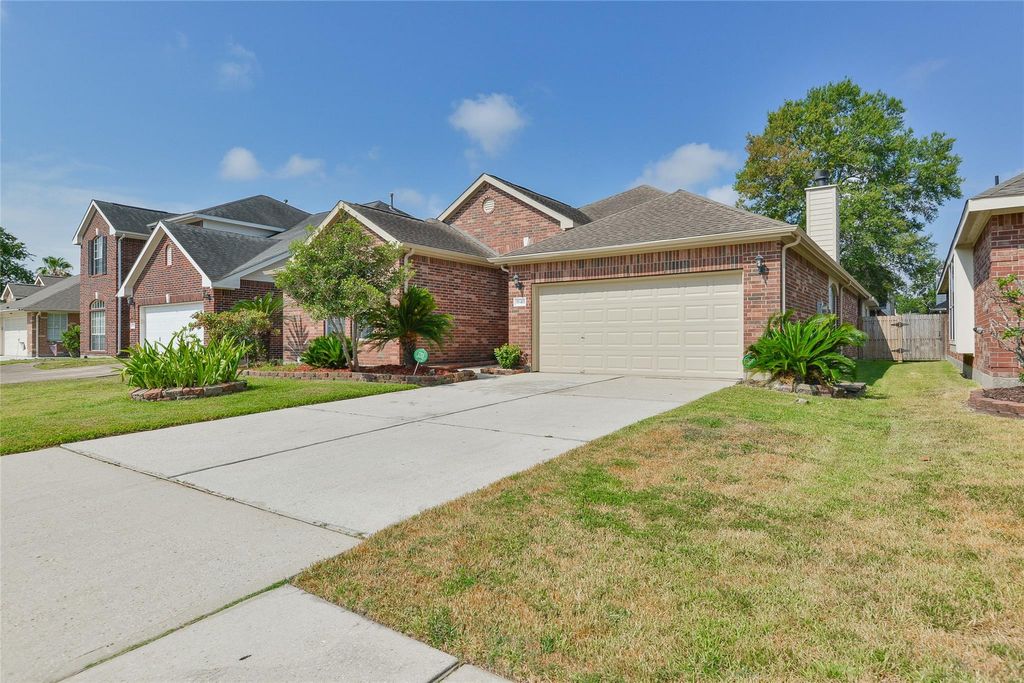 Photo of 18411 Atasca Woods Trace, Humble, TX 77346 (MLS # 10292117)