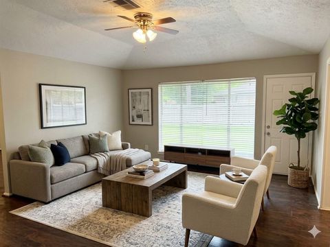 Photo of 10310 Overview Drive, Sugar Land, TX 77498 (MLS # 23124711)