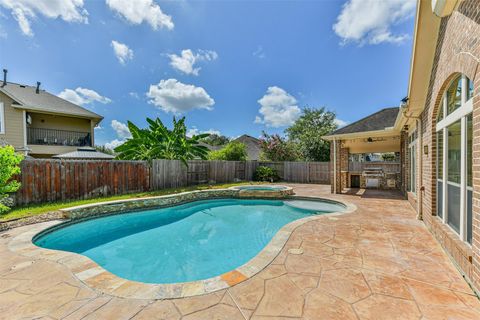 Homes For Sale - 2919 Silhouette Bay Drive<br/> Pearland, TX 77584
