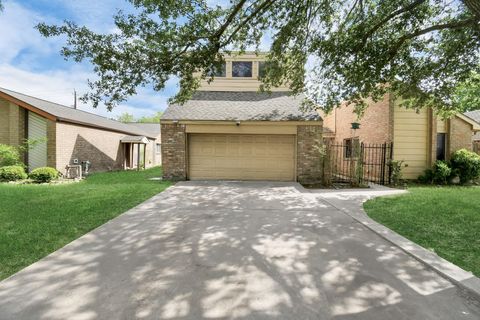 Photo of 11527 Mulholland Drive, Houston, TX 77477 (MLS # 22473731)
