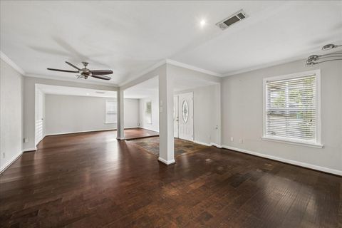 Homes For Rent - 6621 Westview<br/> Houston, TX 77055