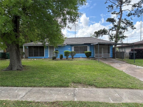 Photo of 5914 Ridgeway Drive, Houston, TX 77033 (MLS # 21561795)