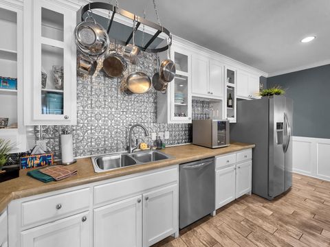 Tiny photo for 2946 Laguna Drive, Crystal Beach, TX 77650 (MLS # 94860979)