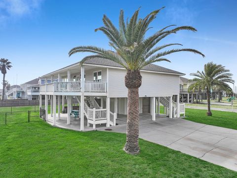 Tiny photo for 2946 Laguna Drive, Crystal Beach, TX 77650 (MLS # 94860979)