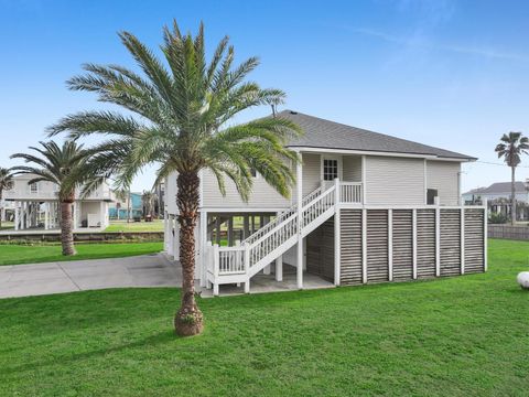 Tiny photo for 2946 Laguna Drive, Crystal Beach, TX 77650 (MLS # 94860979)