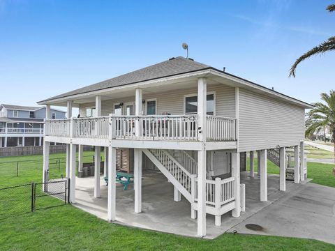Tiny photo for 2946 Laguna Drive, Crystal Beach, TX 77650 (MLS # 94860979)