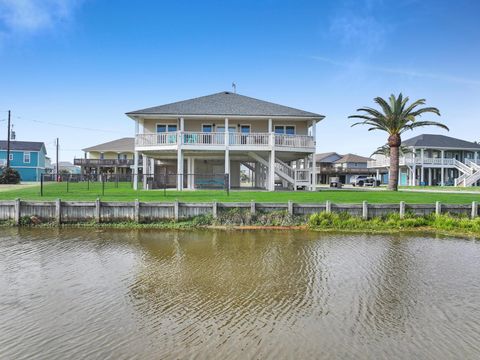Tiny photo for 2946 Laguna Drive, Crystal Beach, TX 77650 (MLS # 94860979)
