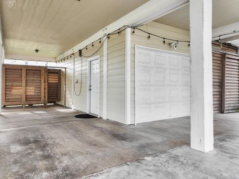 Tiny photo for 2946 Laguna Drive, Crystal Beach, TX 77650 (MLS # 94860979)