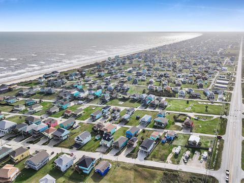 Tiny photo for 2946 Laguna Drive, Crystal Beach, TX 77650 (MLS # 94860979)