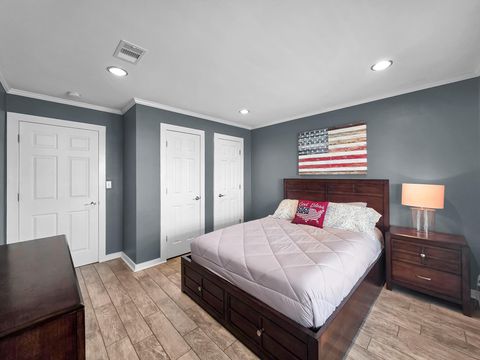 Tiny photo for 2946 Laguna Drive, Crystal Beach, TX 77650 (MLS # 94860979)