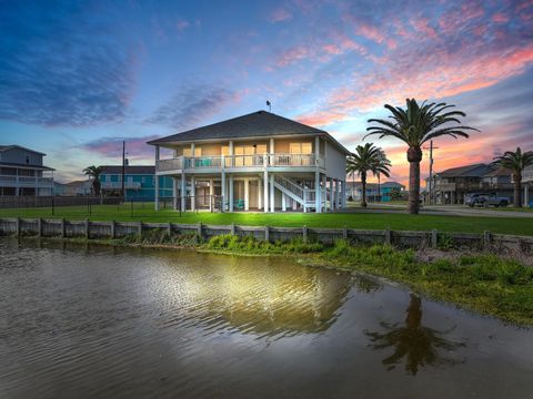 Photo of 2946 Laguna Drive, Crystal Beach, TX 77650 (MLS # 94860979)