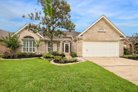 Homes For Sale - 3827 E Peach Hollow Circle<br/> Pearland, TX 77584