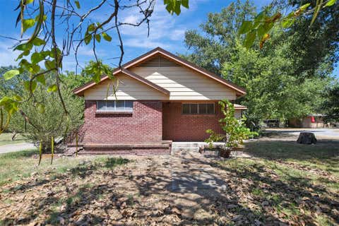 Photo of 110 N Shipp Street, Madisonville, TX 77864 (MLS # 10674652)