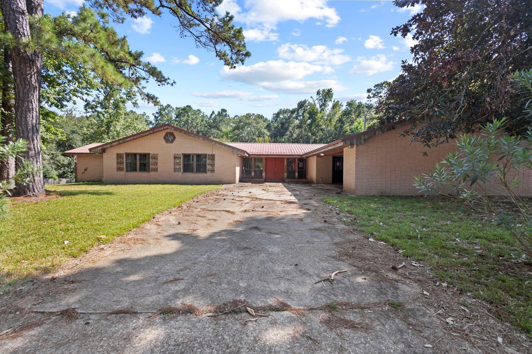 303 W Stringer Street