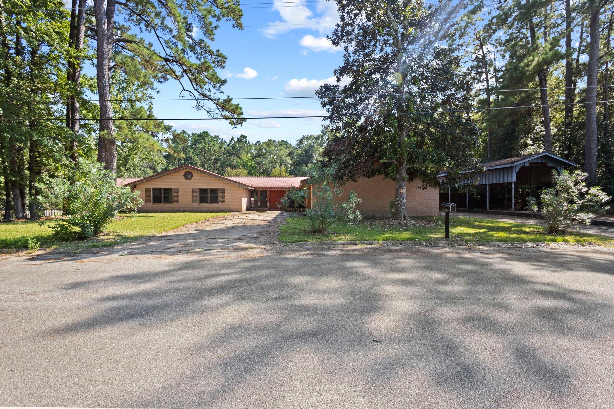 303 W Stringer Street