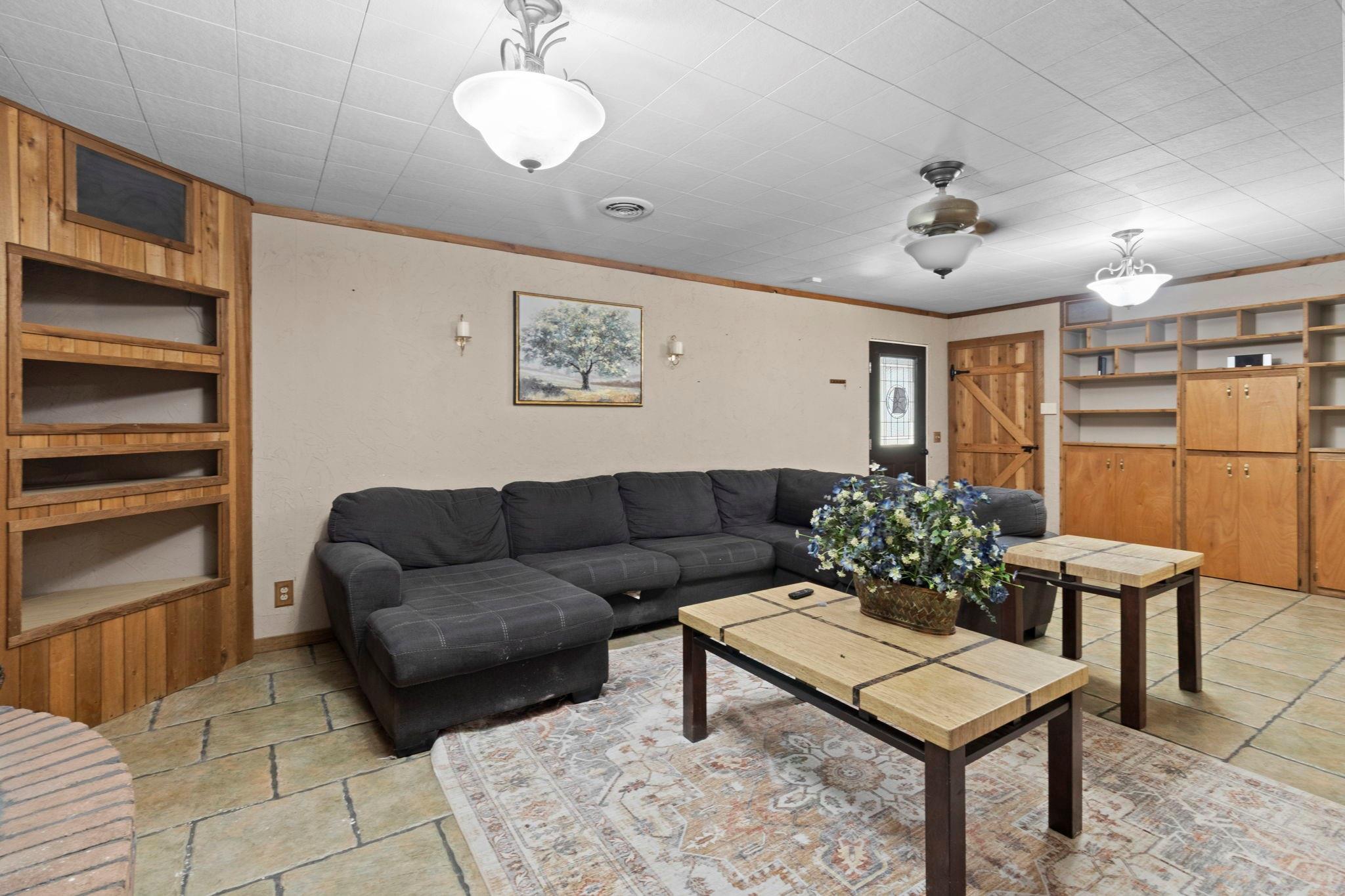 303 W Stringer Street