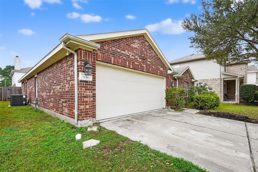 Photo of 5014 Creekbridge Court, Spring, TX 77379 (MLS # 17125040)