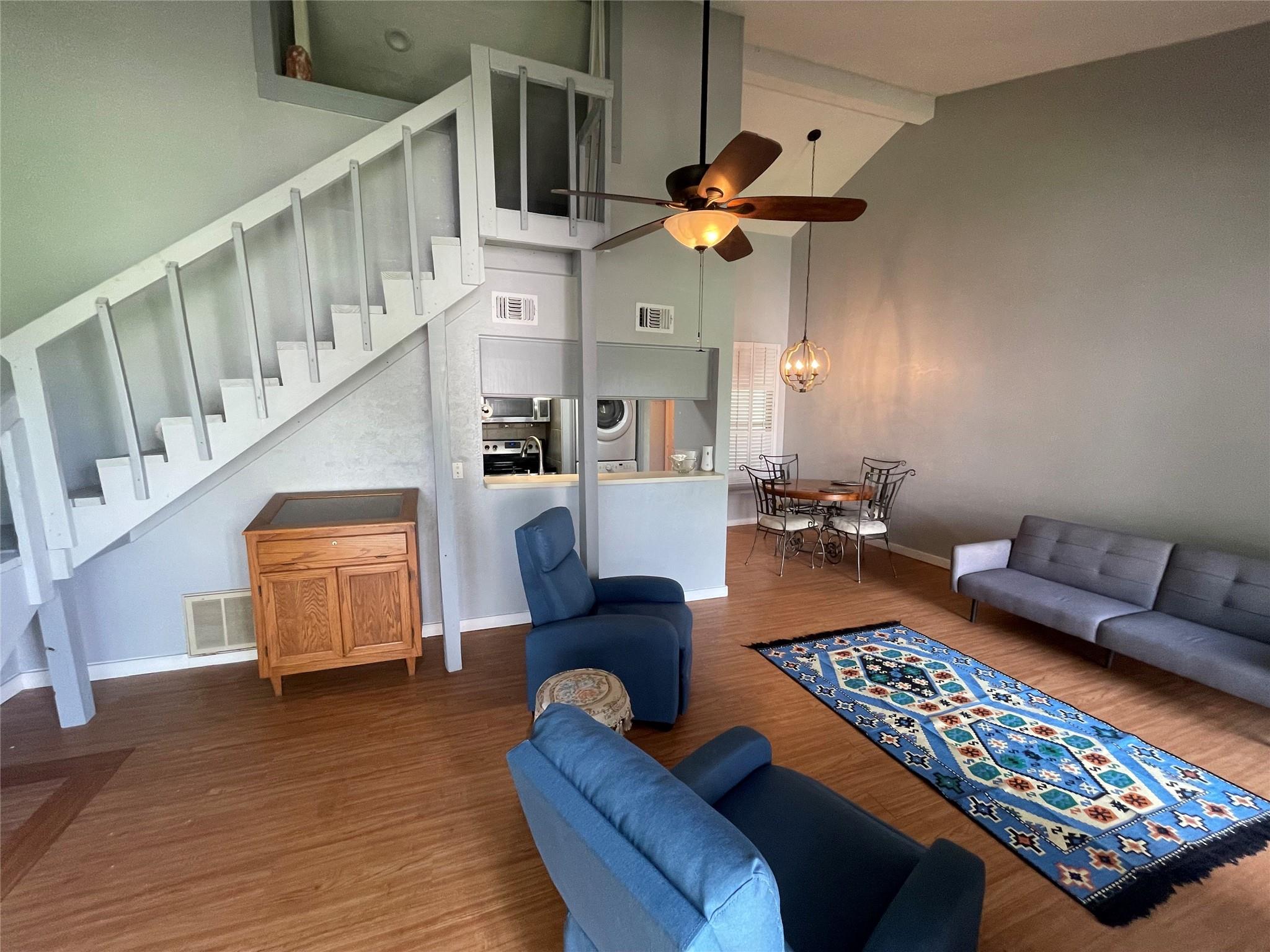 204E Lakeview Terrace