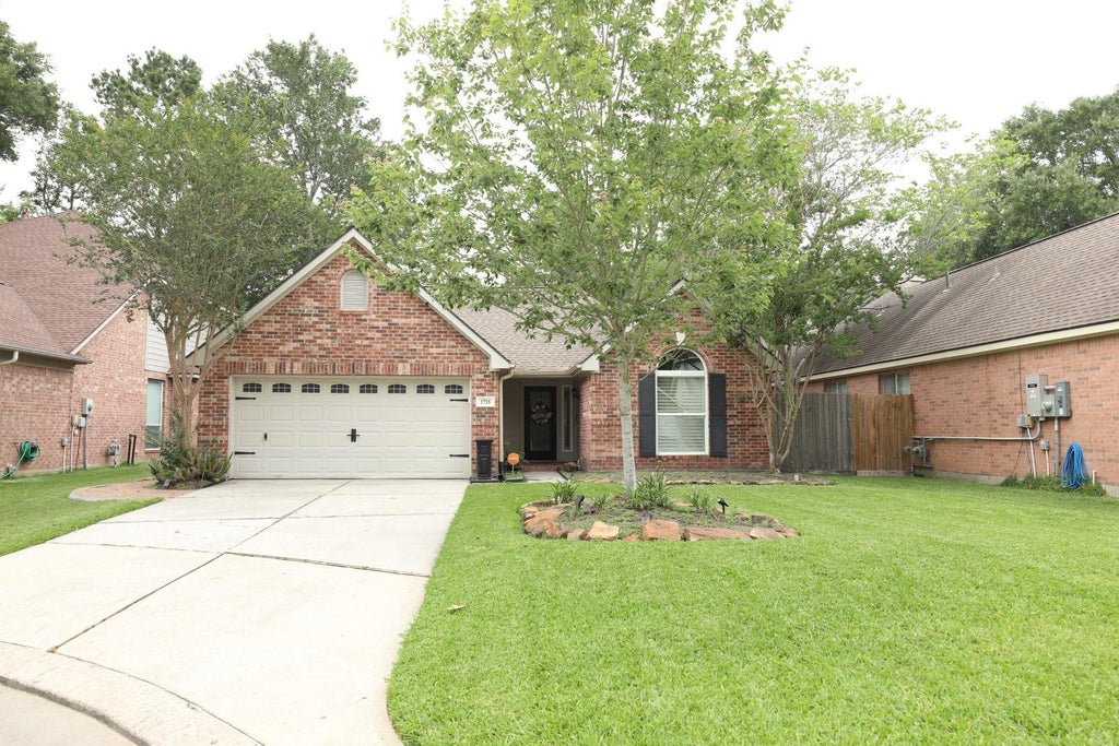Photo of 1715 Red Oak Terrace, Houston, TX 77339 (MLS # 41657953)