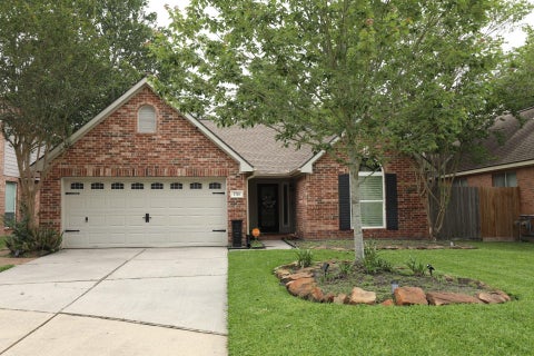 Photo of 1715 Red Oak Terrace, Houston, TX 77339 (MLS # 41657953)