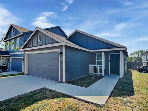 Photo of 144 Hollywood Drive, New Braunfels, TX 78130 (MLS # 67149927)