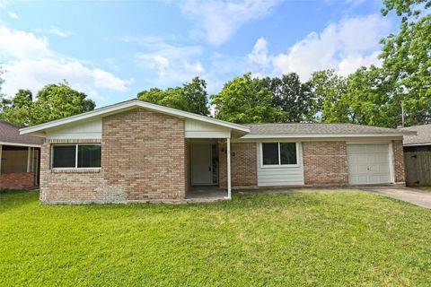 Photo of 6123 Grape Street, Houston, TX 77074 (MLS # 82083670)