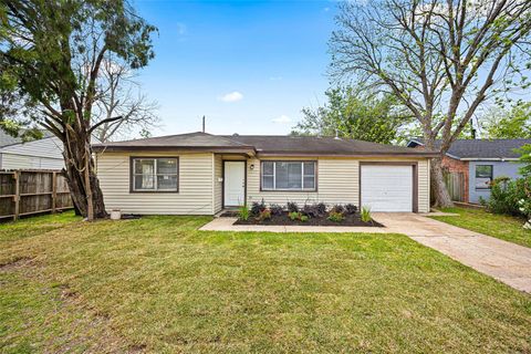 Photo of 6633 W 43rd Street, Houston, TX 77092 (MLS # 25352781)