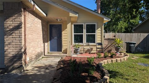 Photo of 10027 Towne Mist Drive, Sugar Land, TX 77498 (MLS # 16258987)