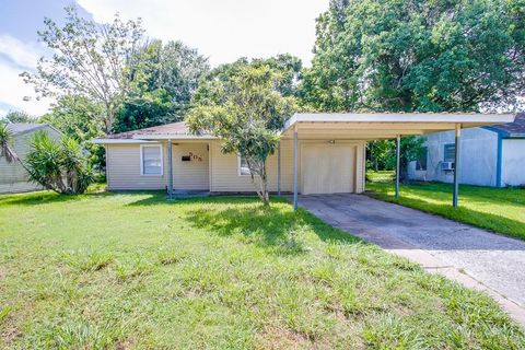 Photo of 505 S 4th Street, Baytown, TX 77520 (MLS # 44050911)